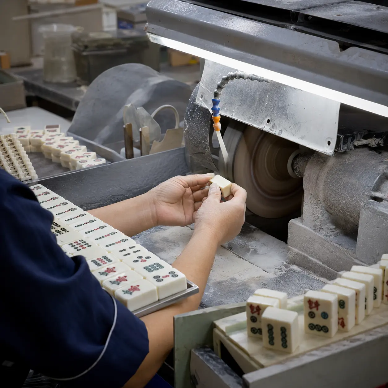 HUHU Mahjong tile surface processing process showing workers operating machinery during production